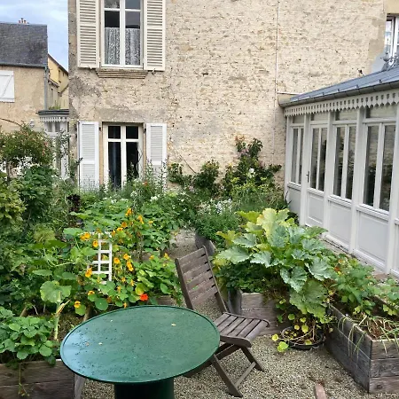 Le Clos De L'eglise Bed & Breakfast *