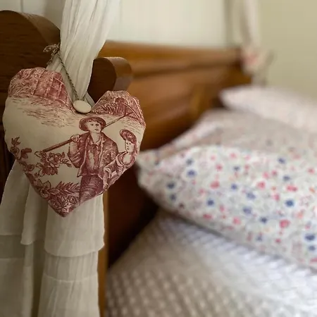 Le Clos De L'eglise Bed & Breakfast